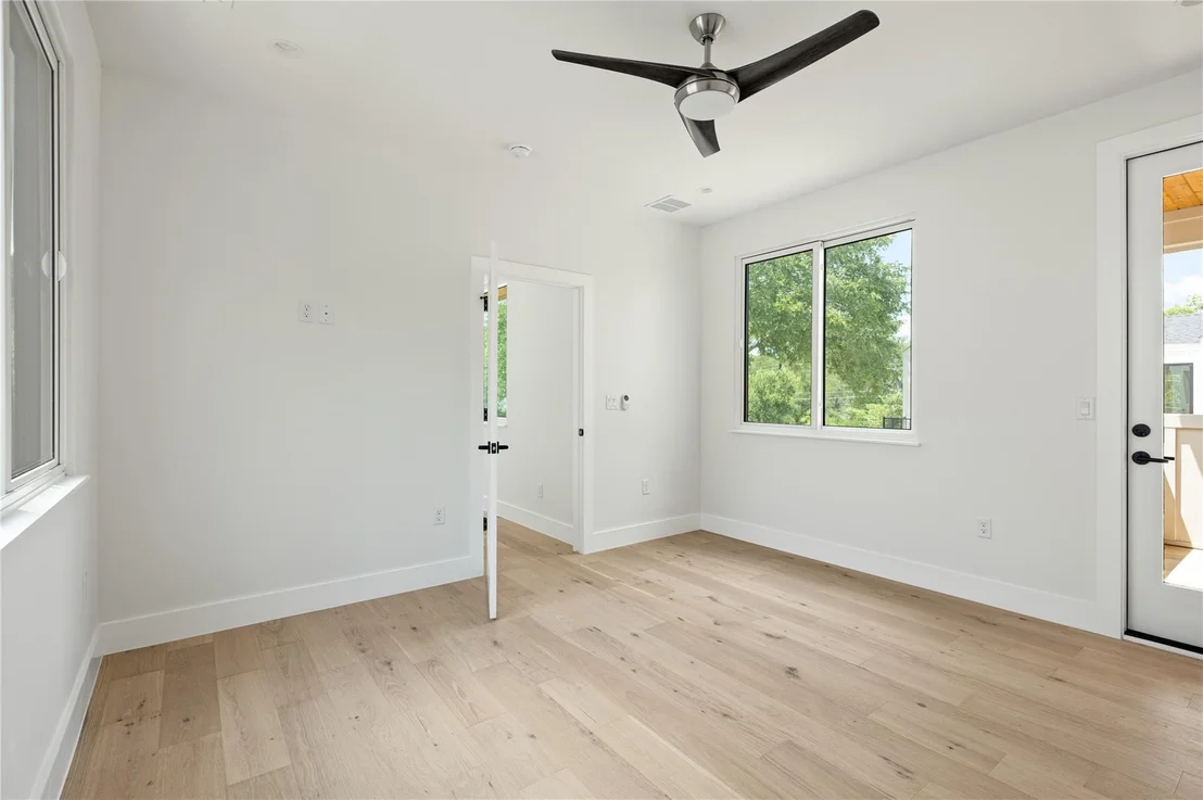 Photo of Unit 2 at 1215 Fort Branch BLVD