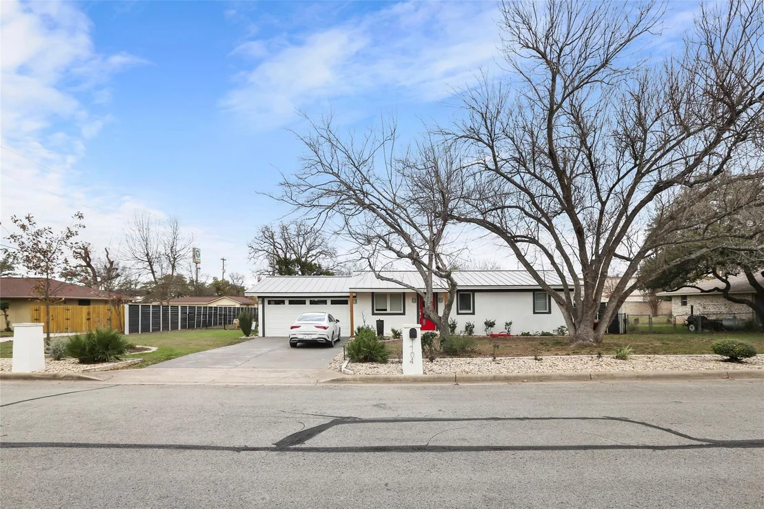 Photo of 1704 Lone Oak DR