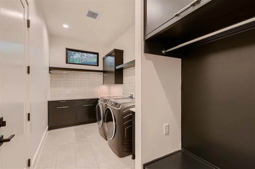 Photo of 5810 Fairlane DR