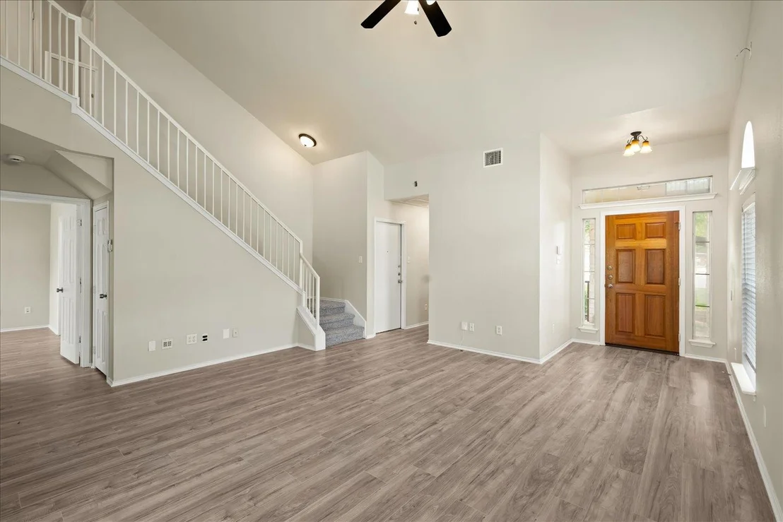 Photo of 15411 Ora LN