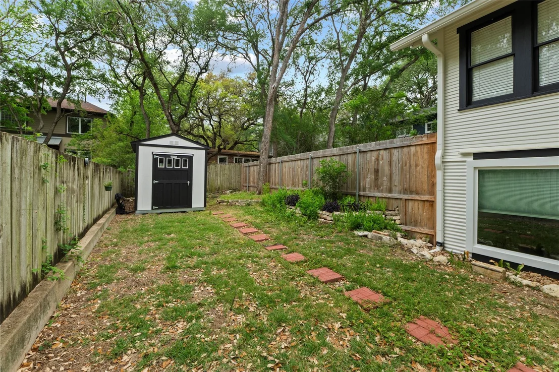 Photo of 2301 W 10th ST