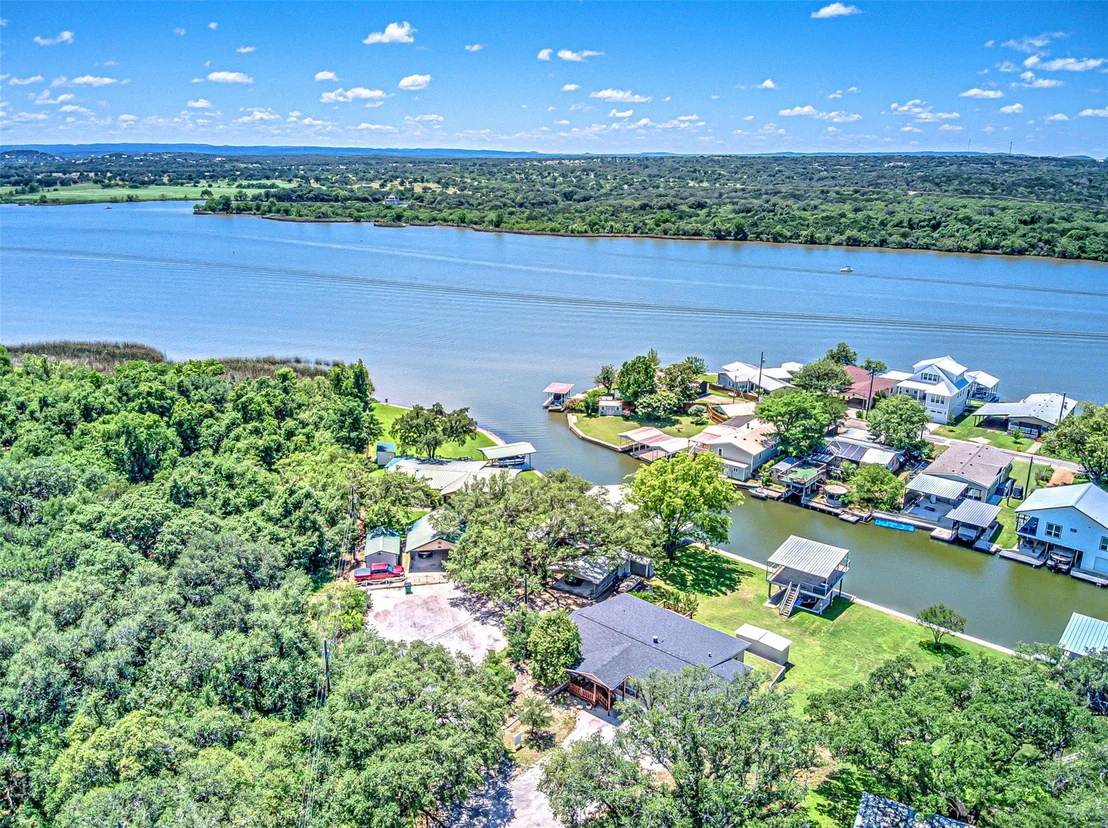 Photo of 702 Liveoak RD