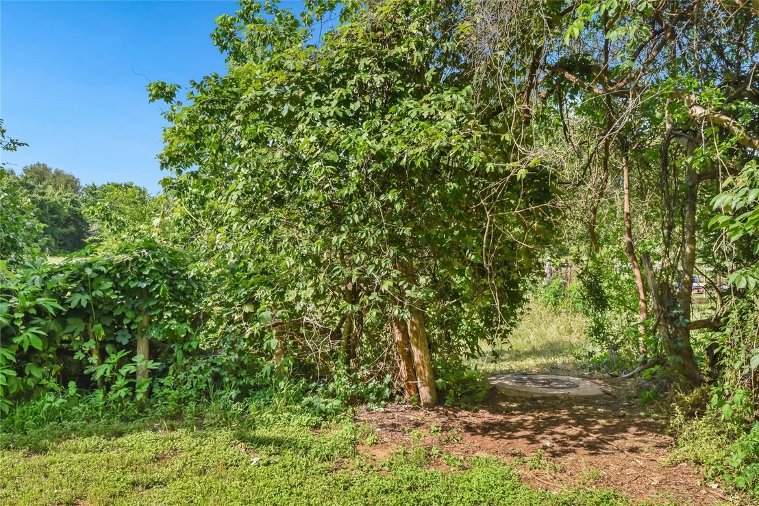Photo of 528 Old Mcdade RD