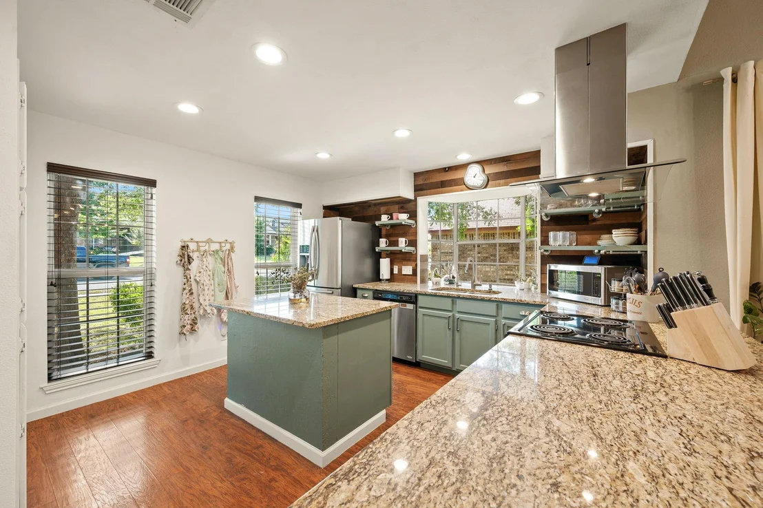 Photo of 705 Canyon Bend RD