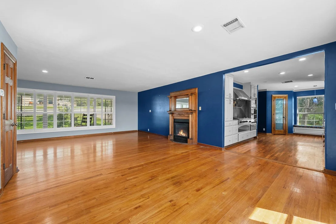 Photo of 401 Crestview DR
