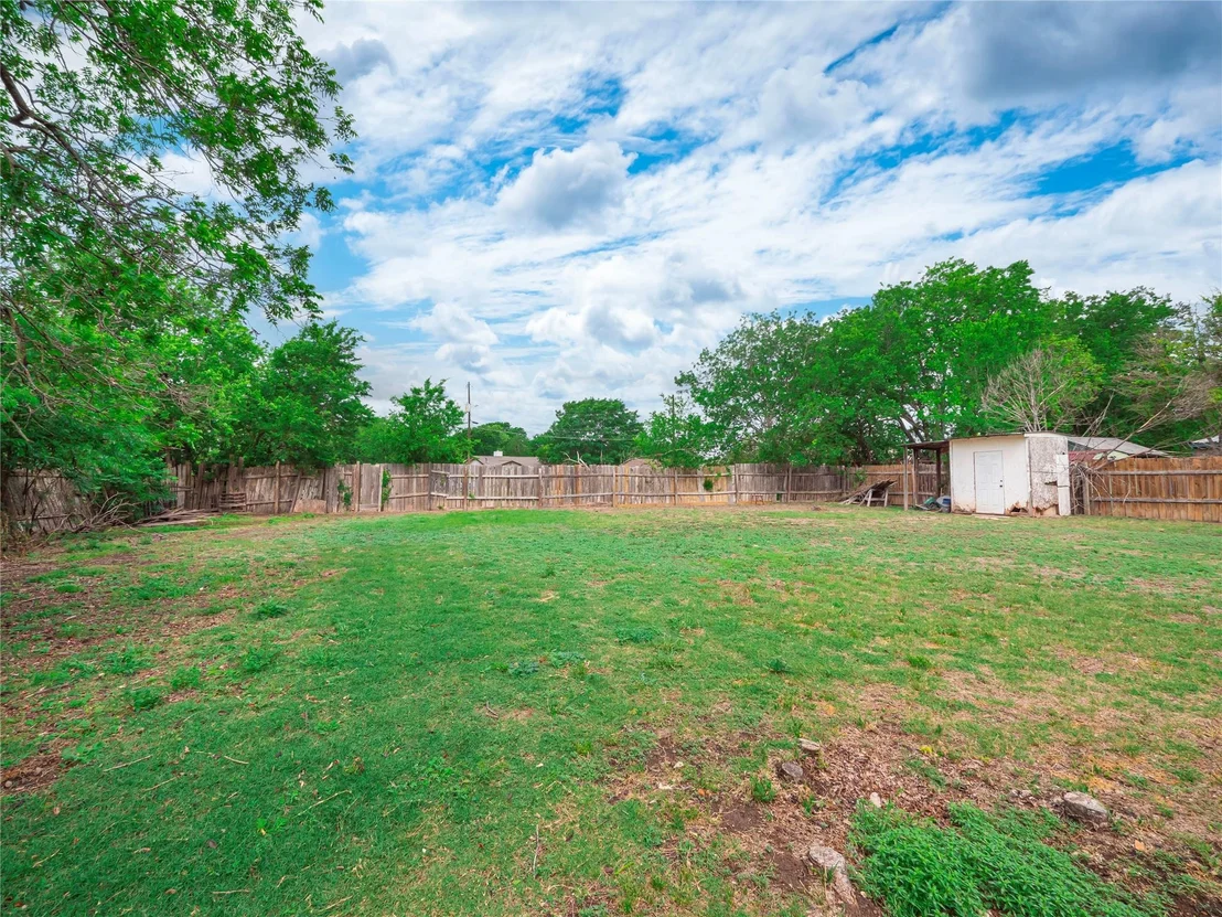 Photo of 700 Lewis DR