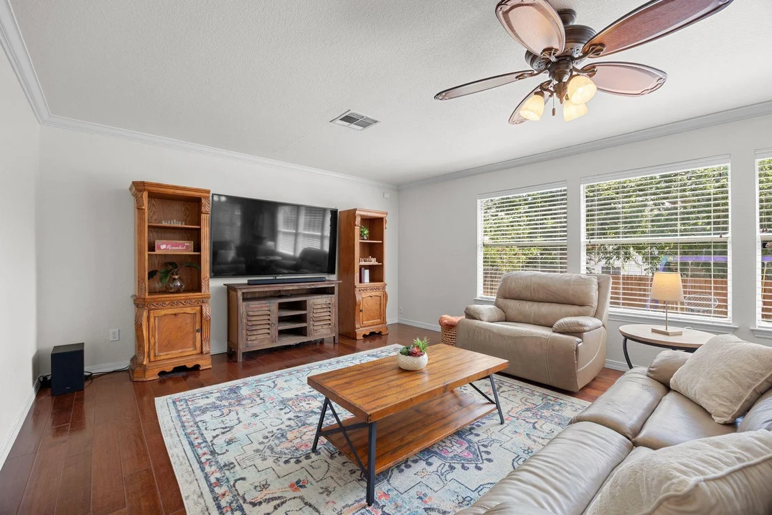 Photo of 828 Whitehall DR