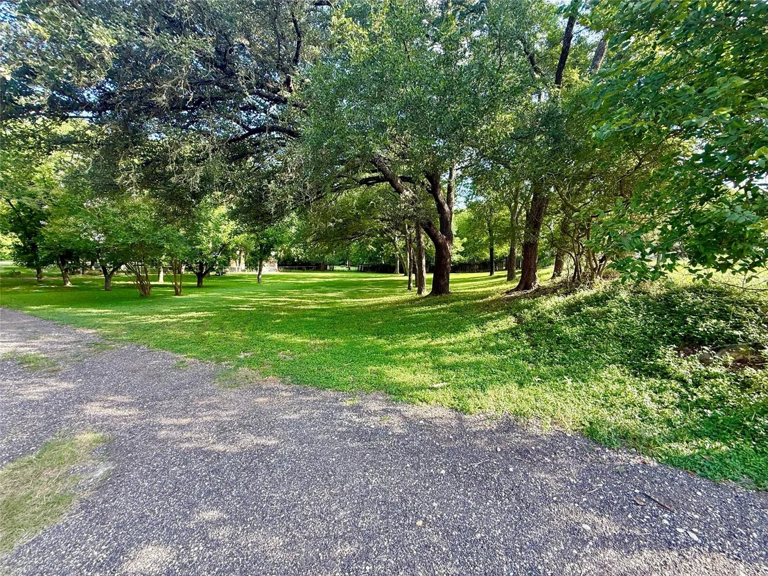 Photo of 909 Center CIR