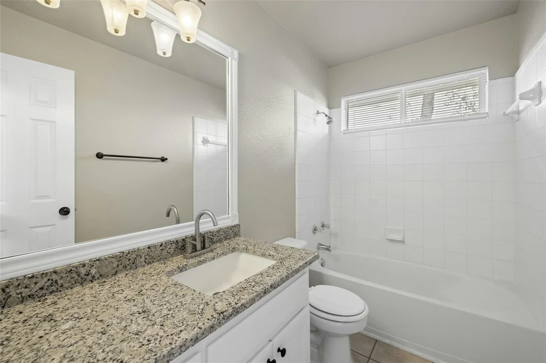 Photo of 806 Hilltop DR