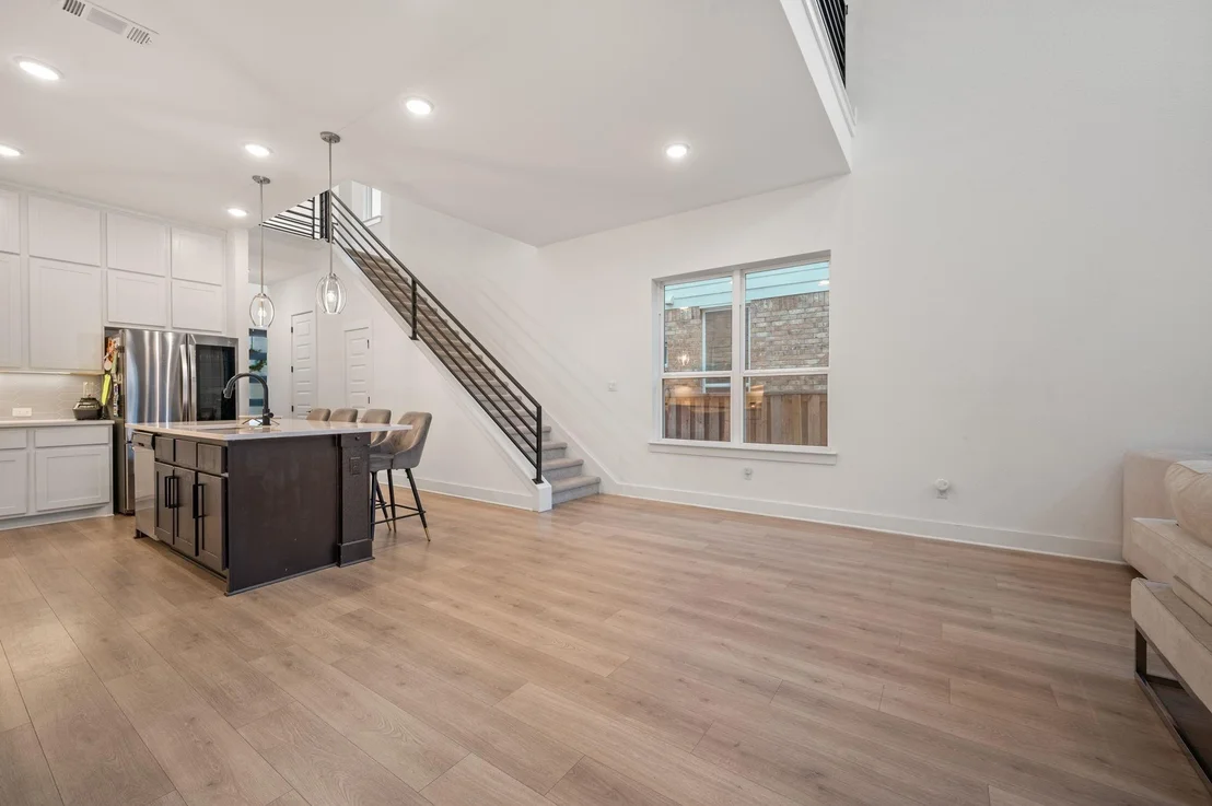 Photo of 1329 Kneehigh LN