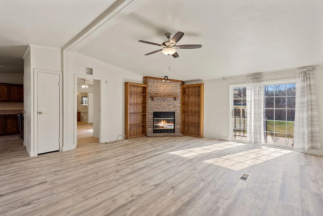 Photo of 502 E Pecan DR
