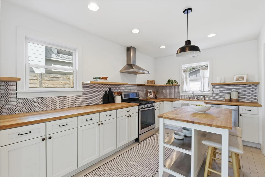 Photo of 1006 Ellingson LN