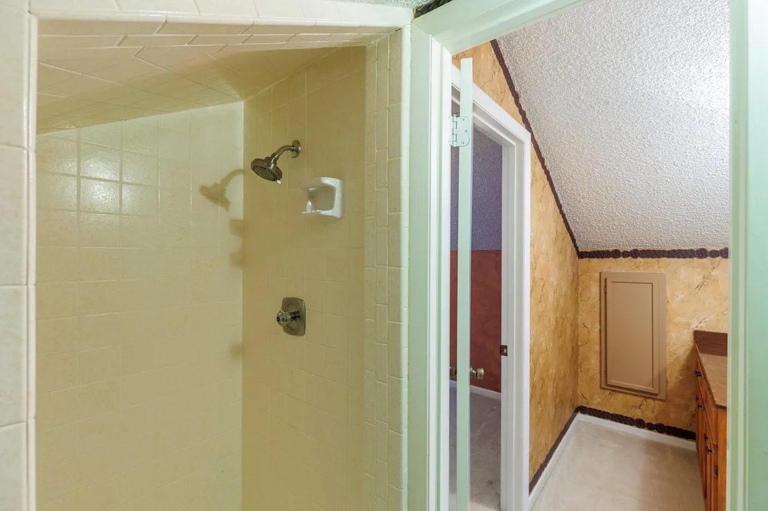 Photo of 2820 Aurora