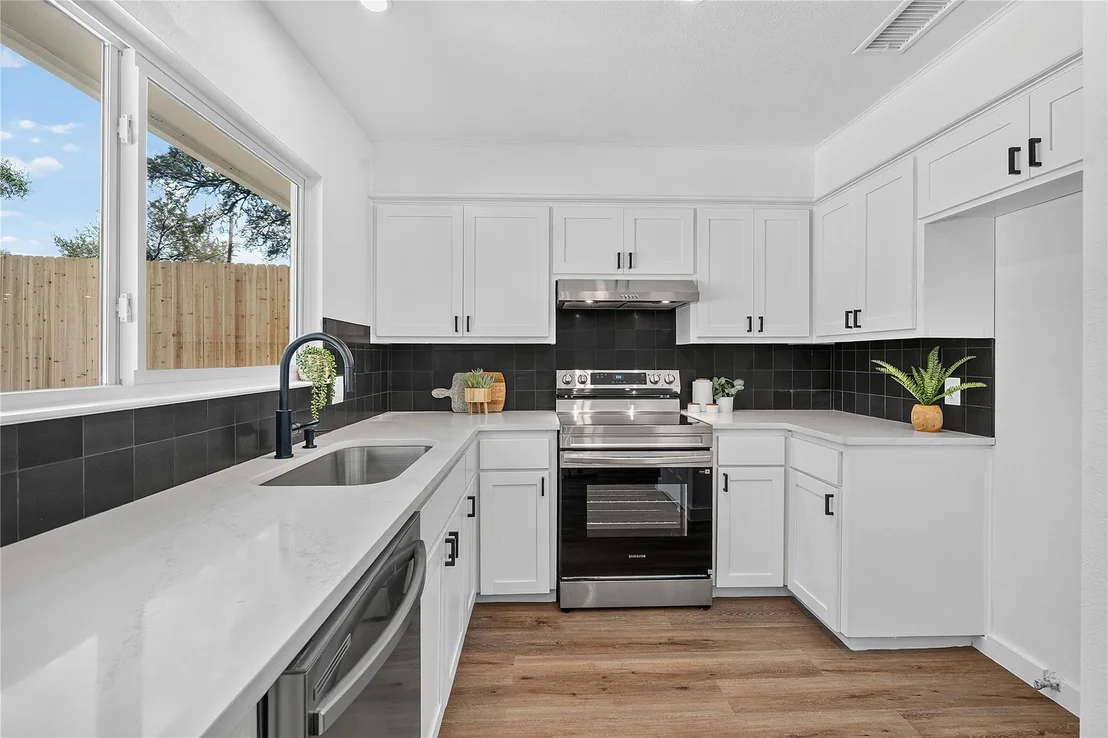 Photo of 12505 Parkland DR