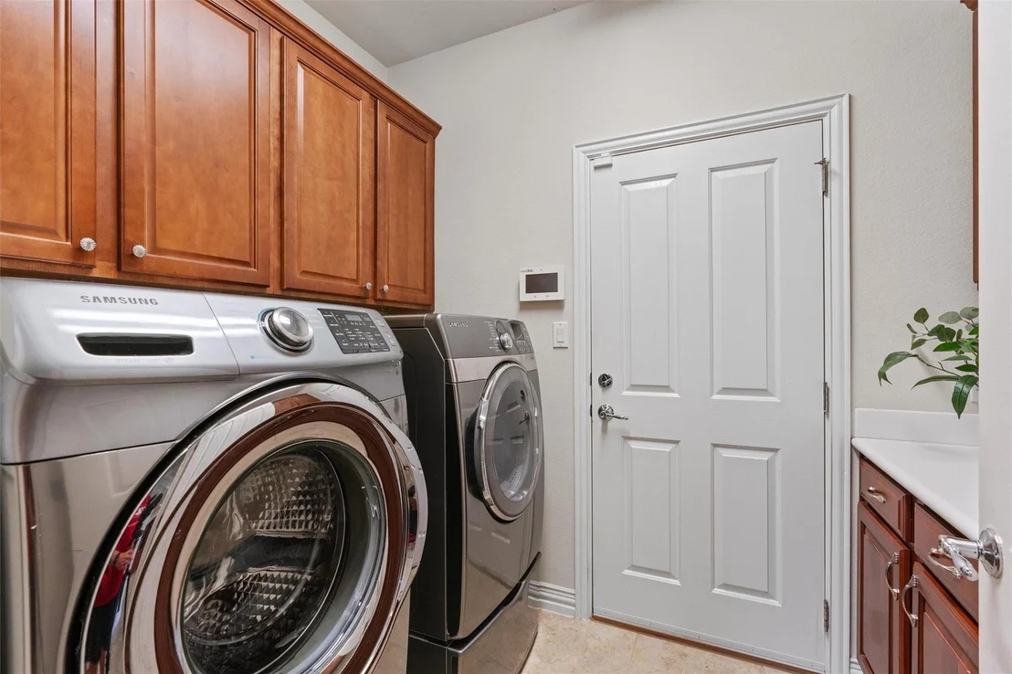 Photo of 106 Angelina CV