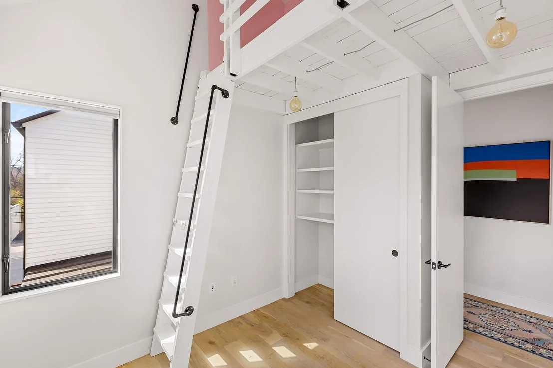 Photo of 1803 Clifford Ave