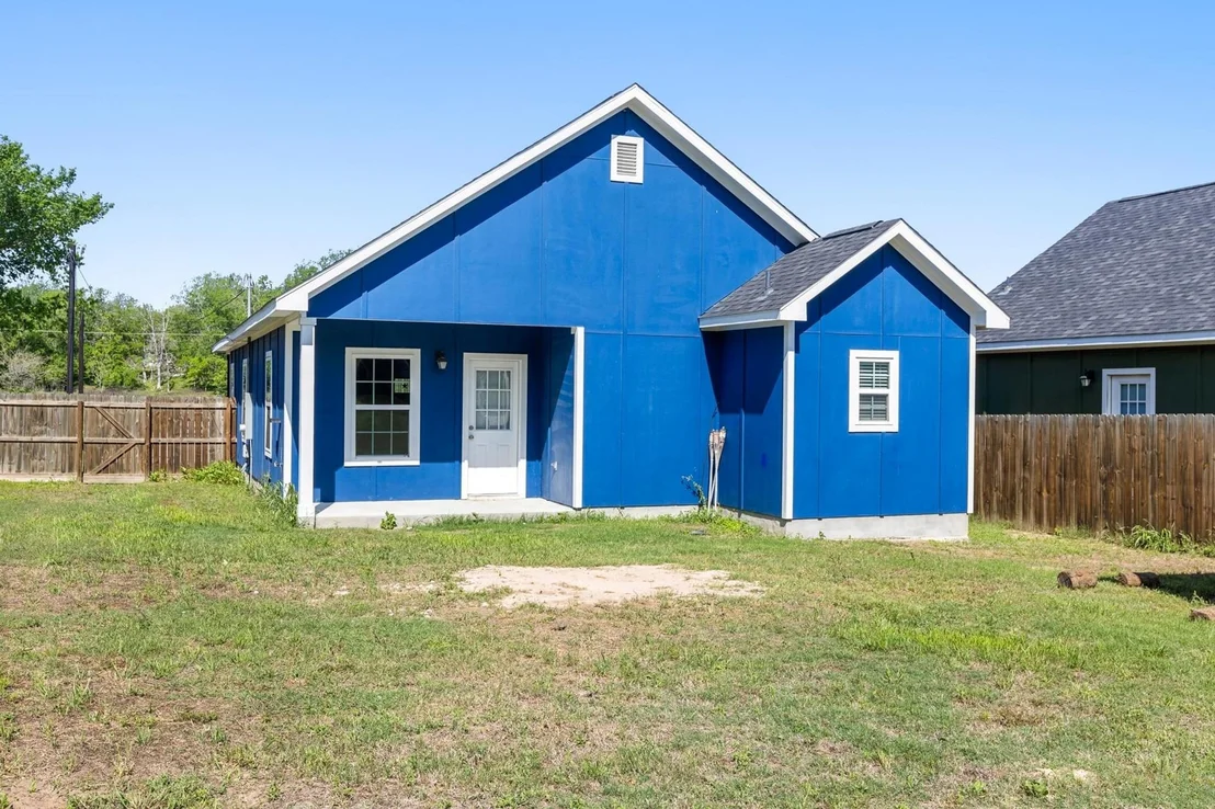 Photo of 220 Spruce Ave
