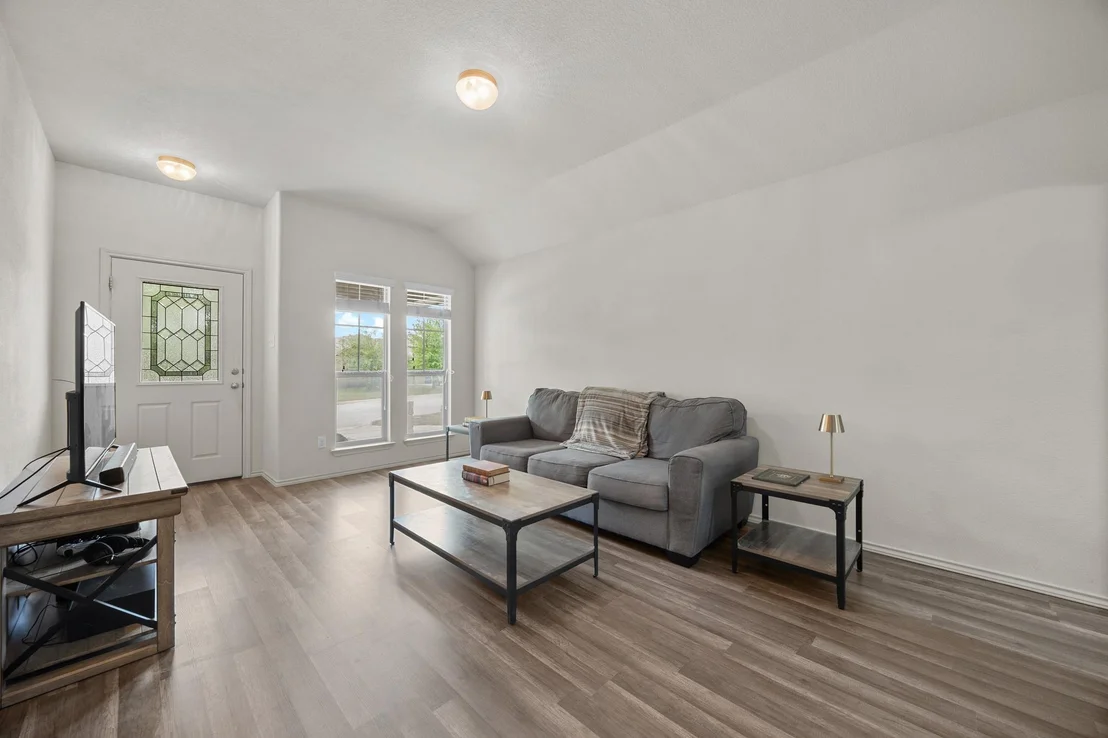 Photo of 621 Amber LN