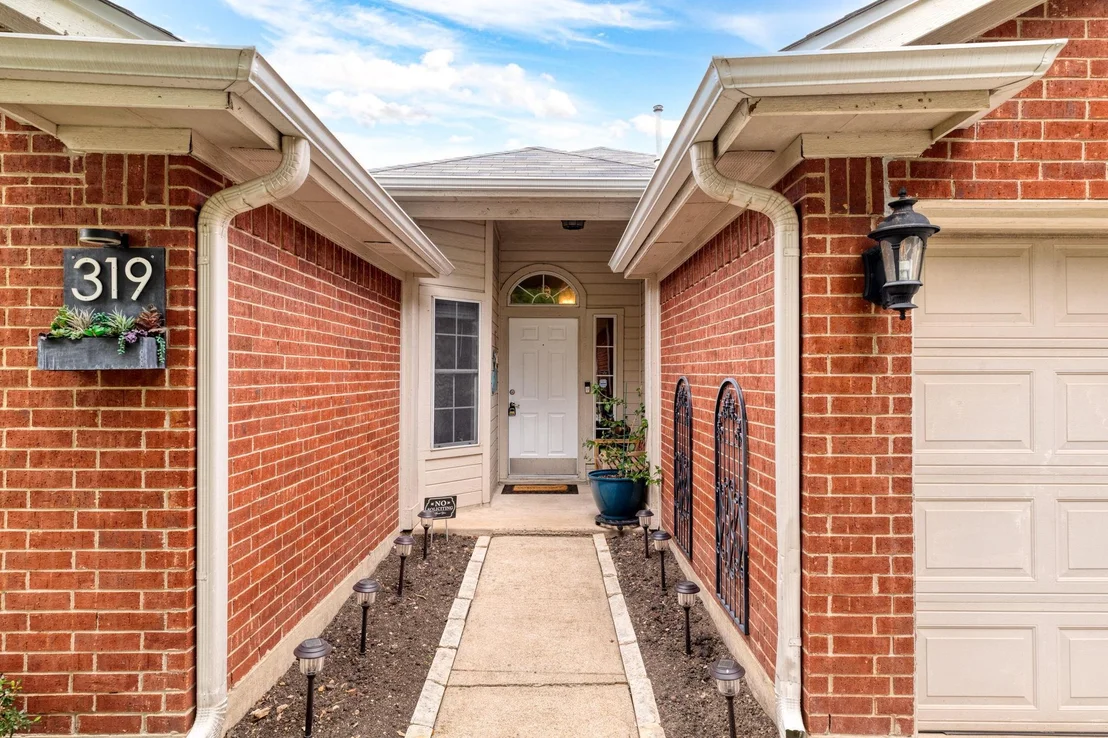 Photo of 319 Willowbrook DR