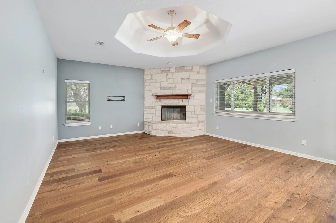 Photo of 101 Lakeview LN