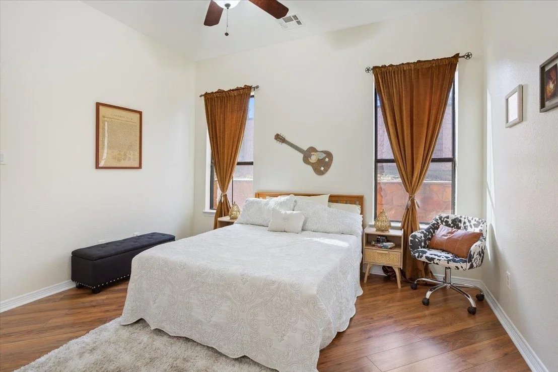 Photo of 3426 Summit CIR
