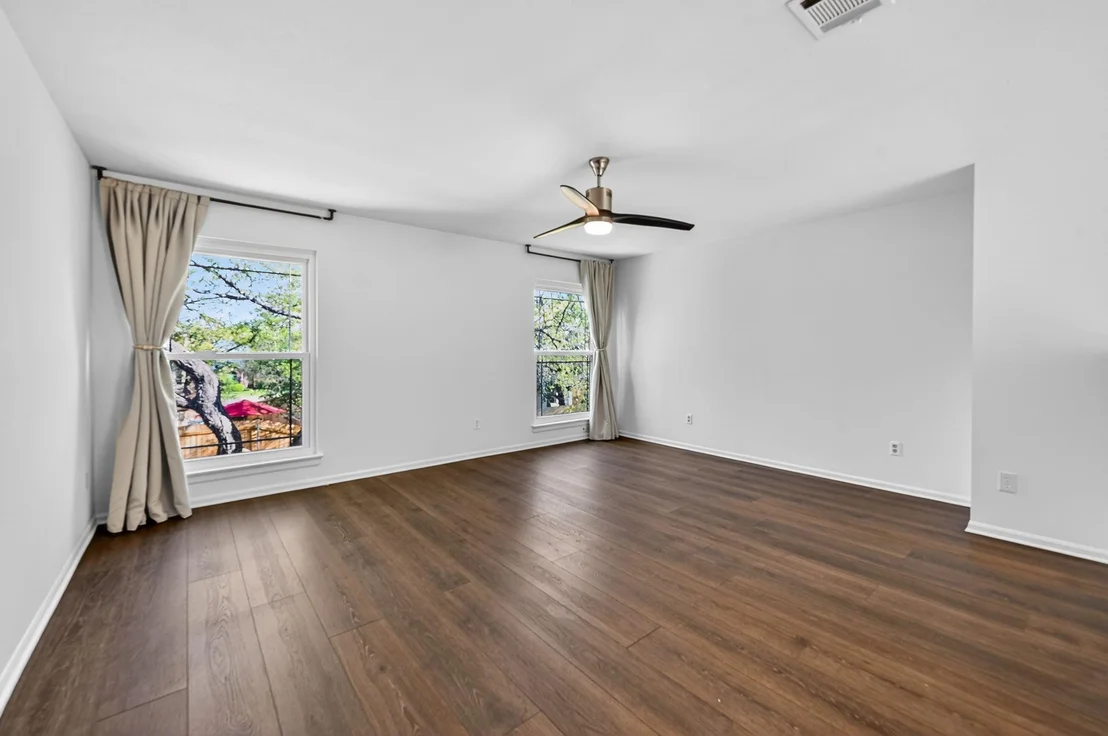 Photo of 1118 Oaklands DR