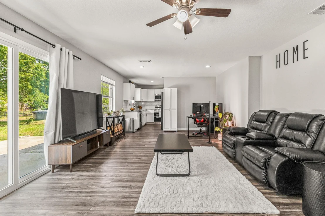 Photo of 1302 Phyllis DR