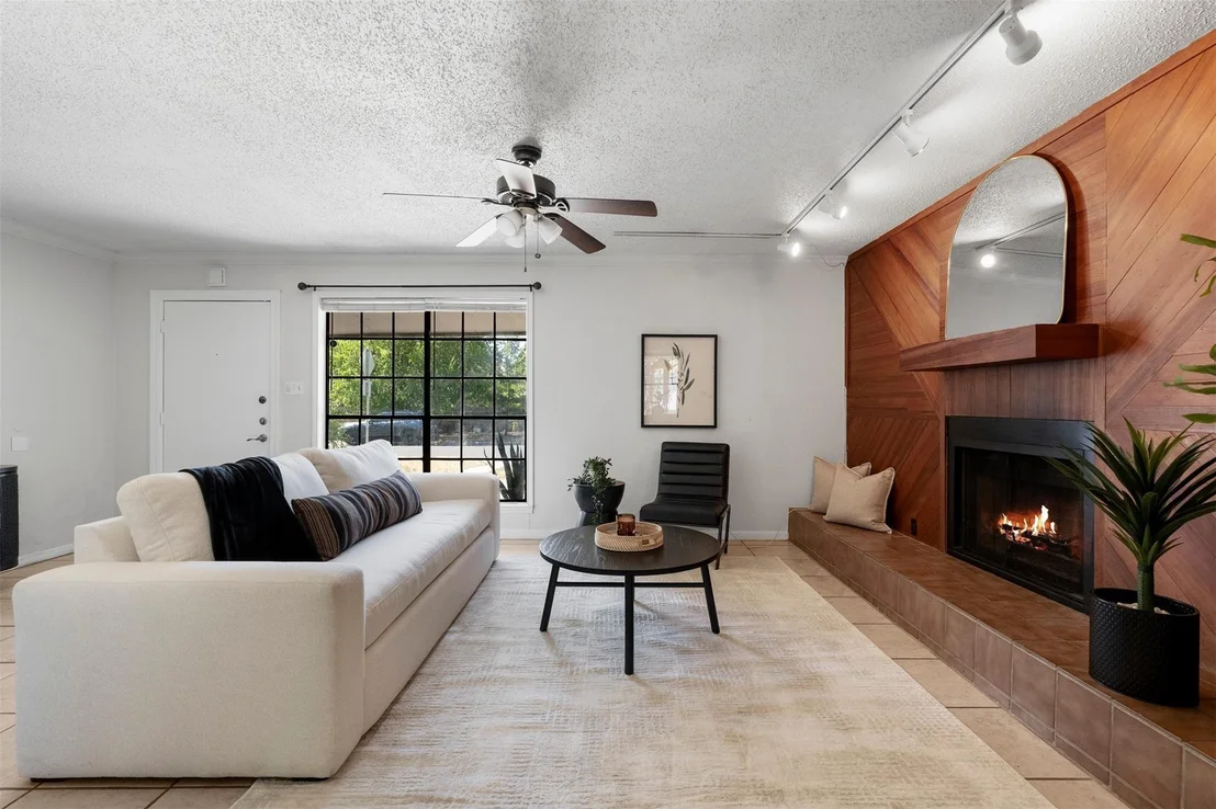 Photo of 1612 Broadmoor DR