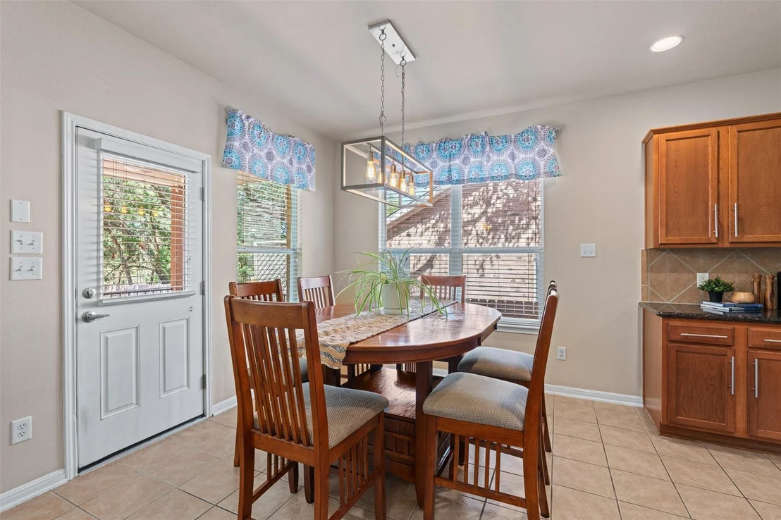 Photo of 1605 Teal TRL