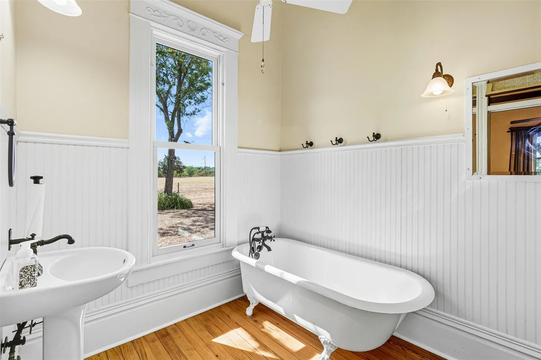 Photo of 105 Davis DR