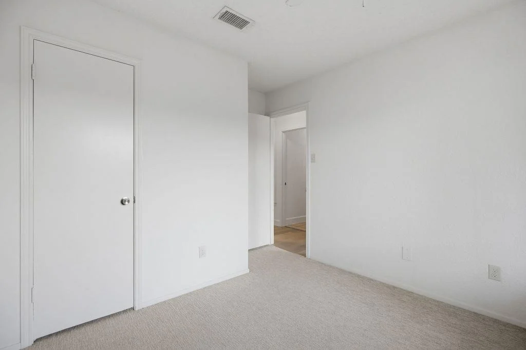 Photo of 2003 James PL