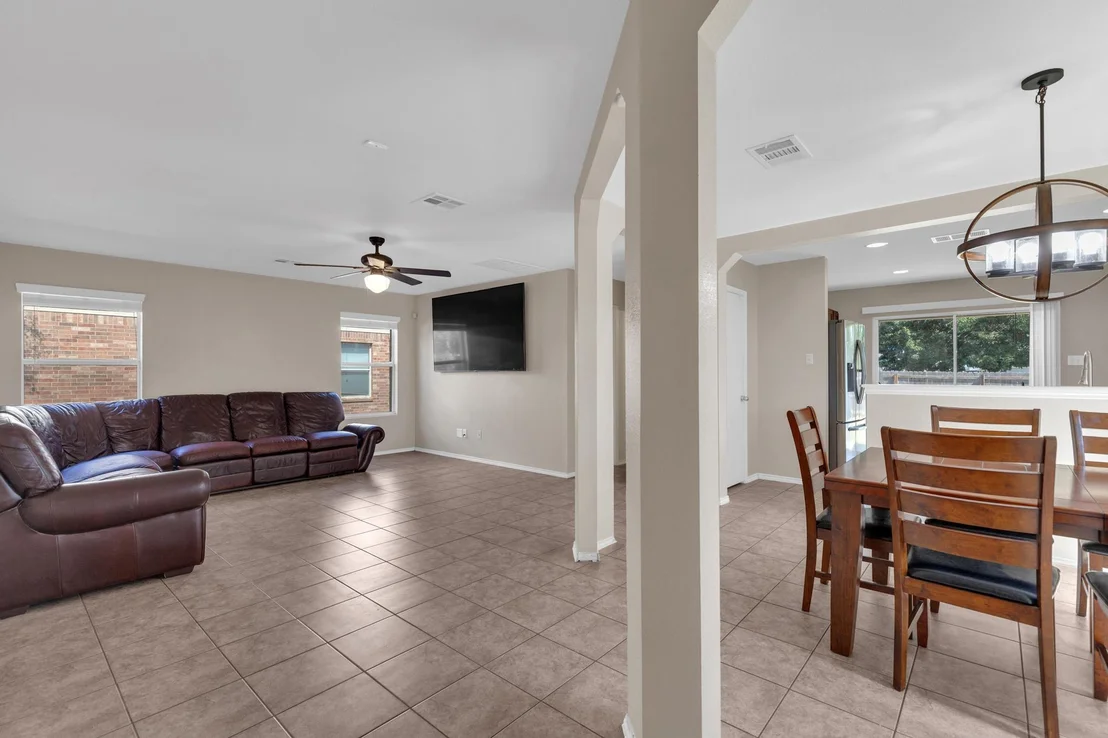Photo of 111 S Creekbend DR