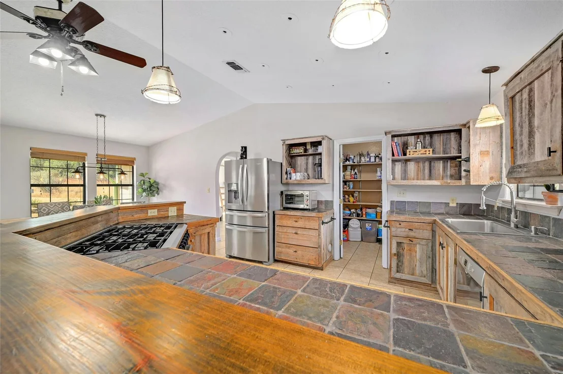Photo of 525 River Oaks RD