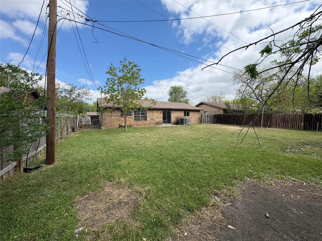 Photo of 709 Drake LN