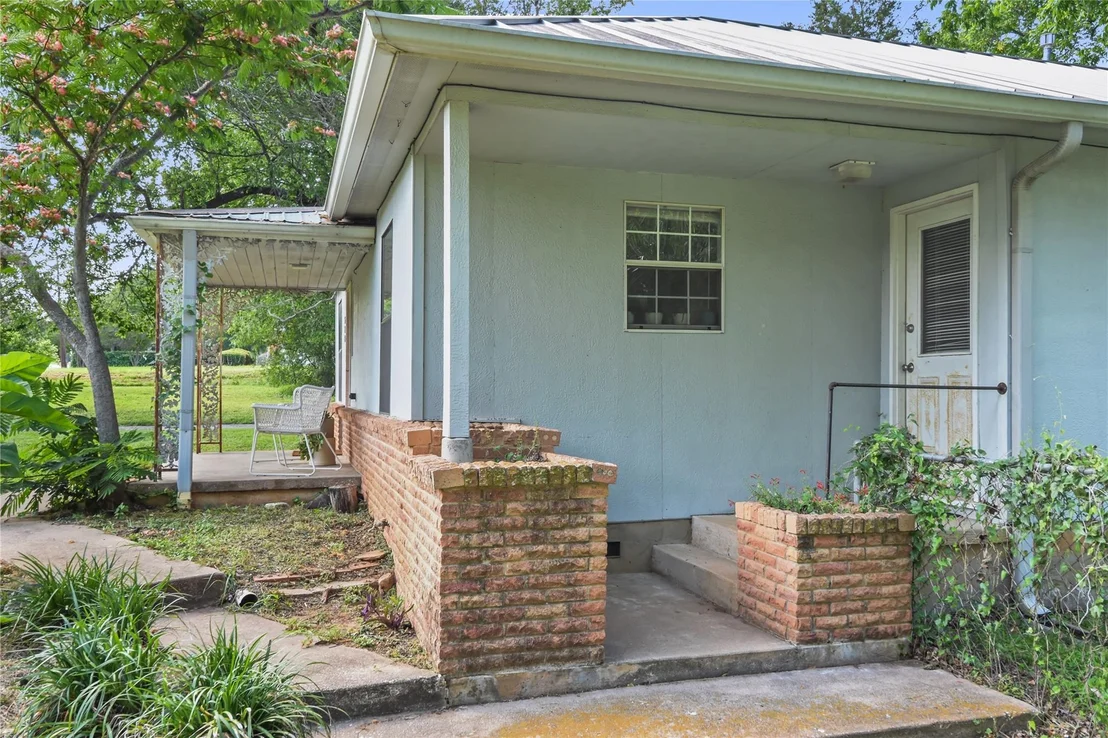 Photo of 528 Old Mcdade RD