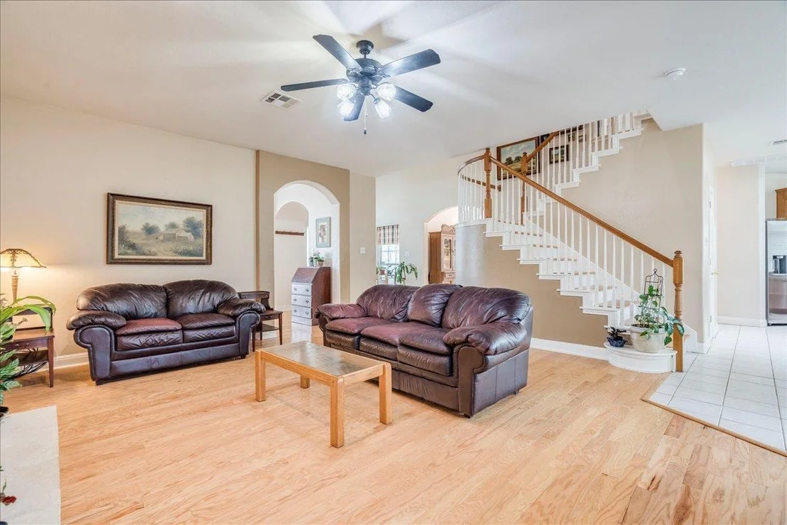 Photo of 1077 Fairway