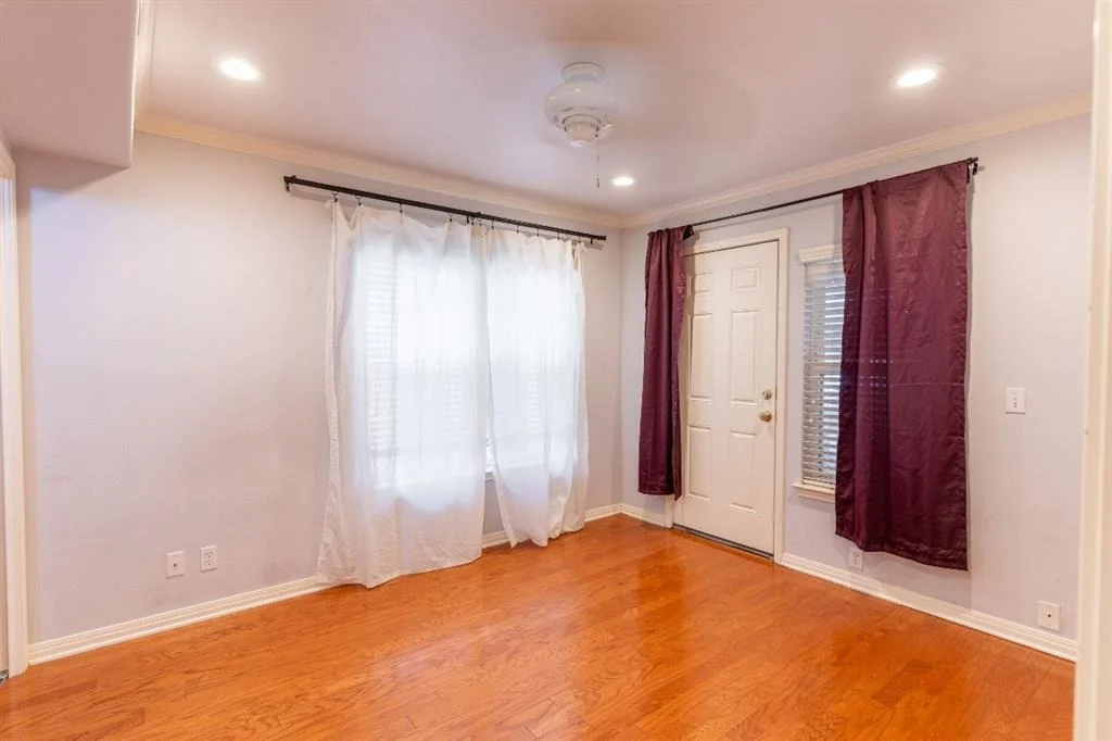 Photo of Unit 2 at 3009 Speedway