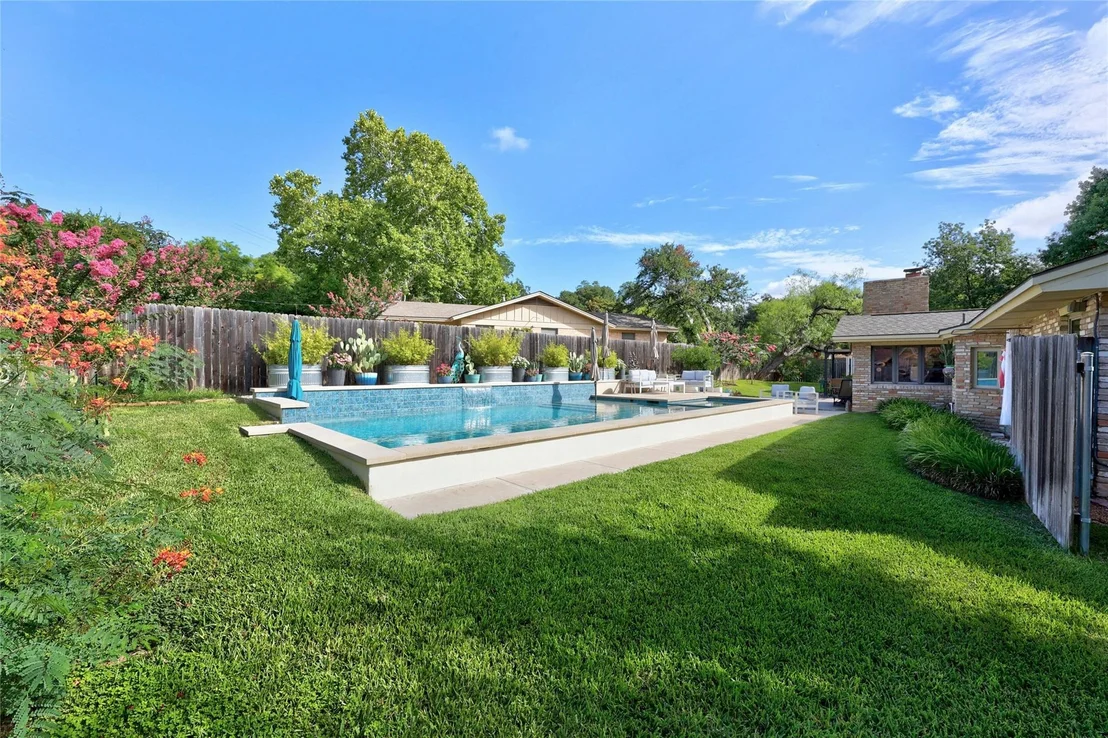 Photo of 5708 Bullard DR