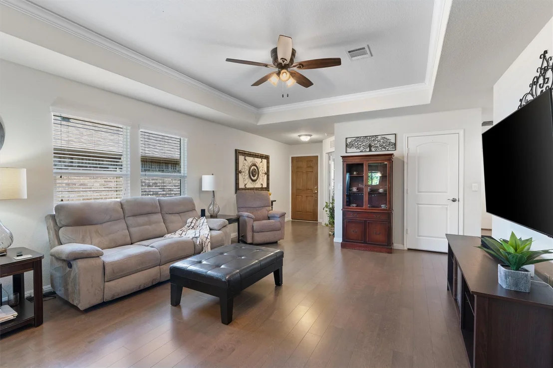 Photo of 110 Hobby ST
