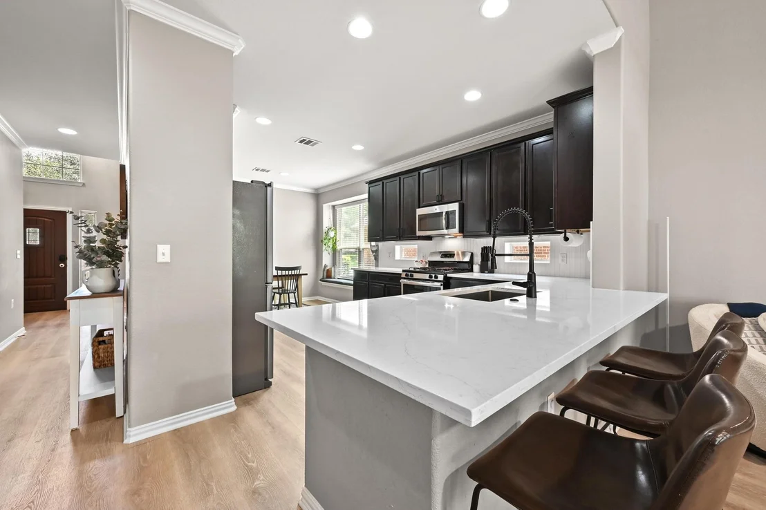 Photo of 903 Allende BND