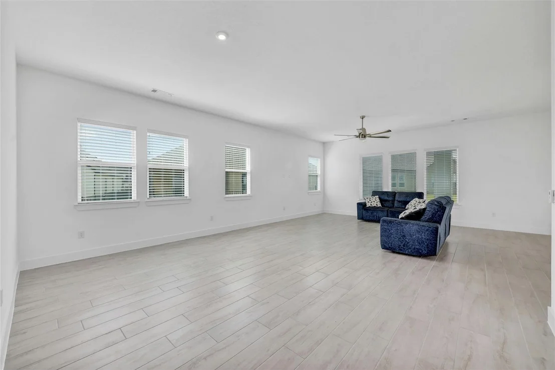 Photo of 213 Oakley PASS