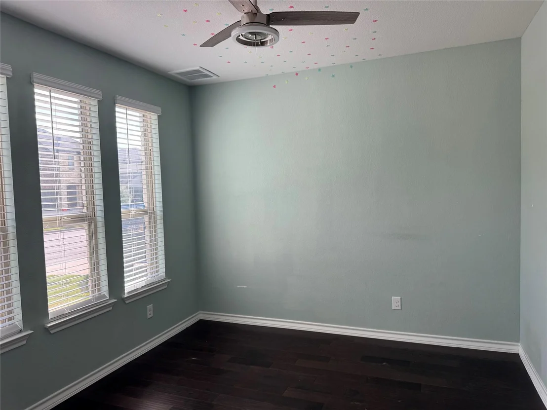 Photo of 333 Capstone RD