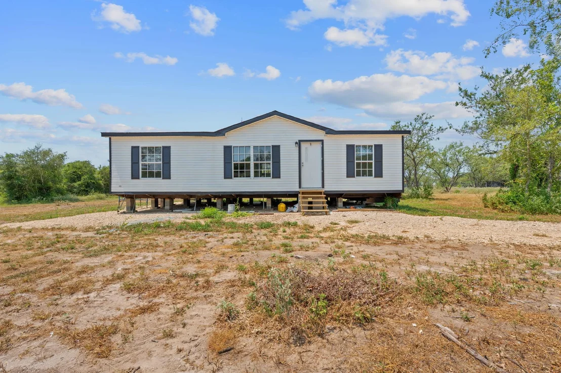 Photo of 1375 Plant RD