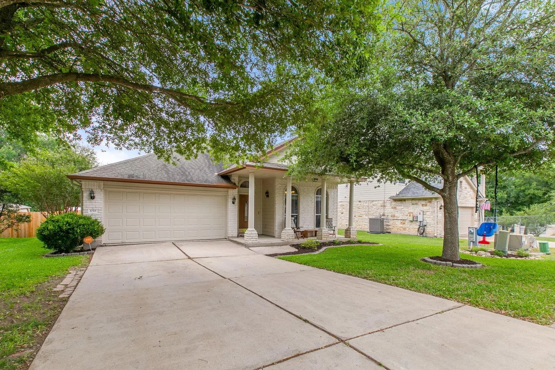 Photo of 659 Cullen BLVD