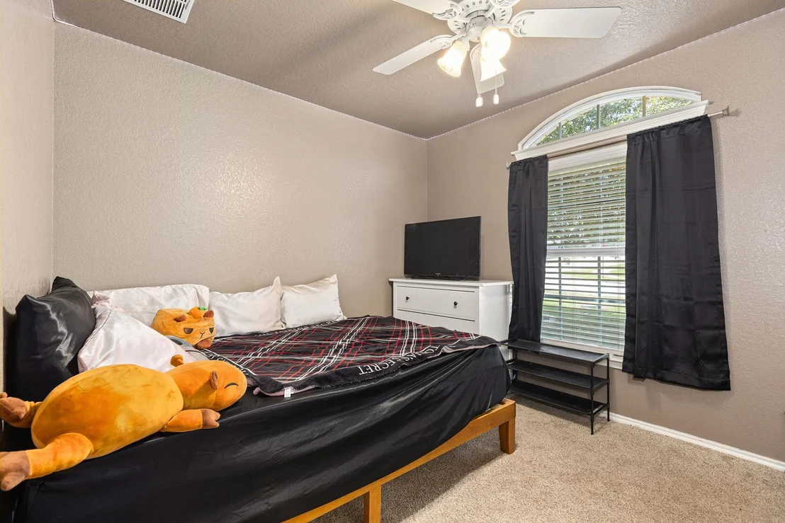 Photo of 327 Comal RUN