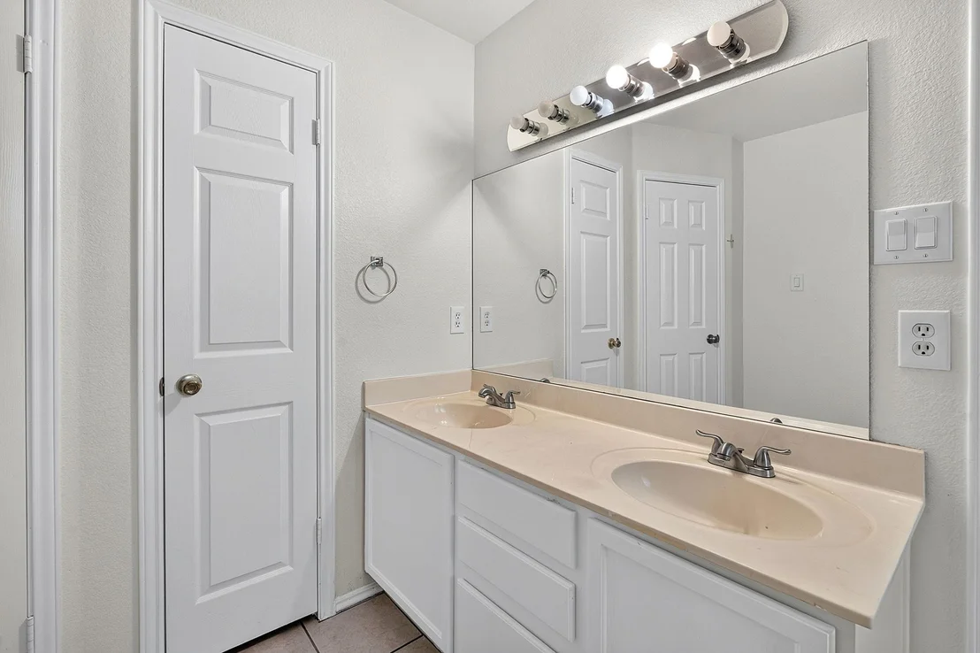 Photo of 6901 Bancroft Woods DR
