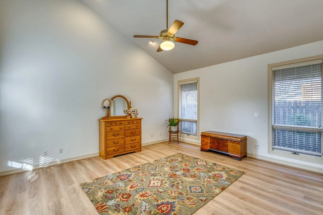 Photo of 402 Meadowlakes DR