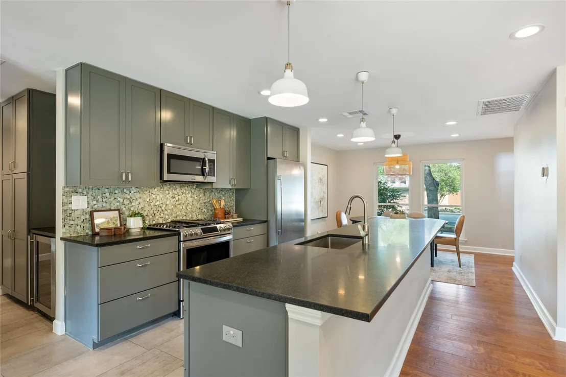 Photo of 6812 Pioneer PL