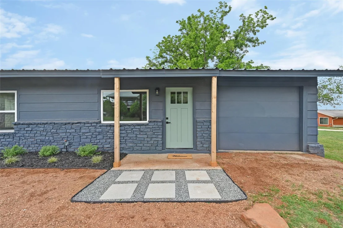 Photo of 409 Bizzy LN