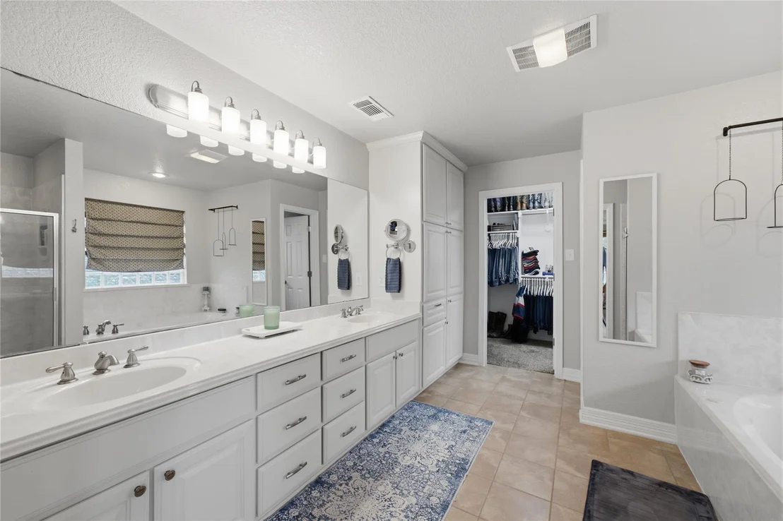 Photo of 302 Wrought Iron DR